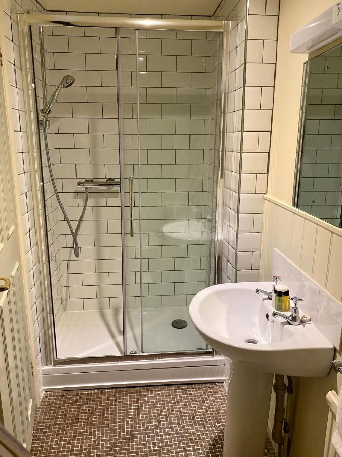 The Golden Pheasant Hotel Burford Extérieur photo