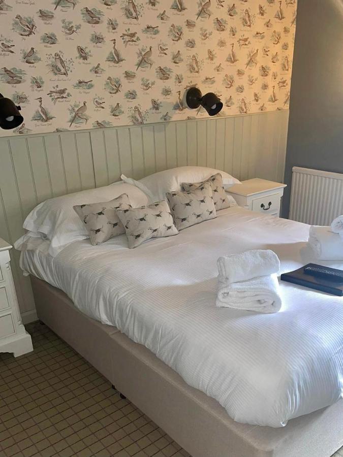 The Golden Pheasant Hotel Burford Extérieur photo