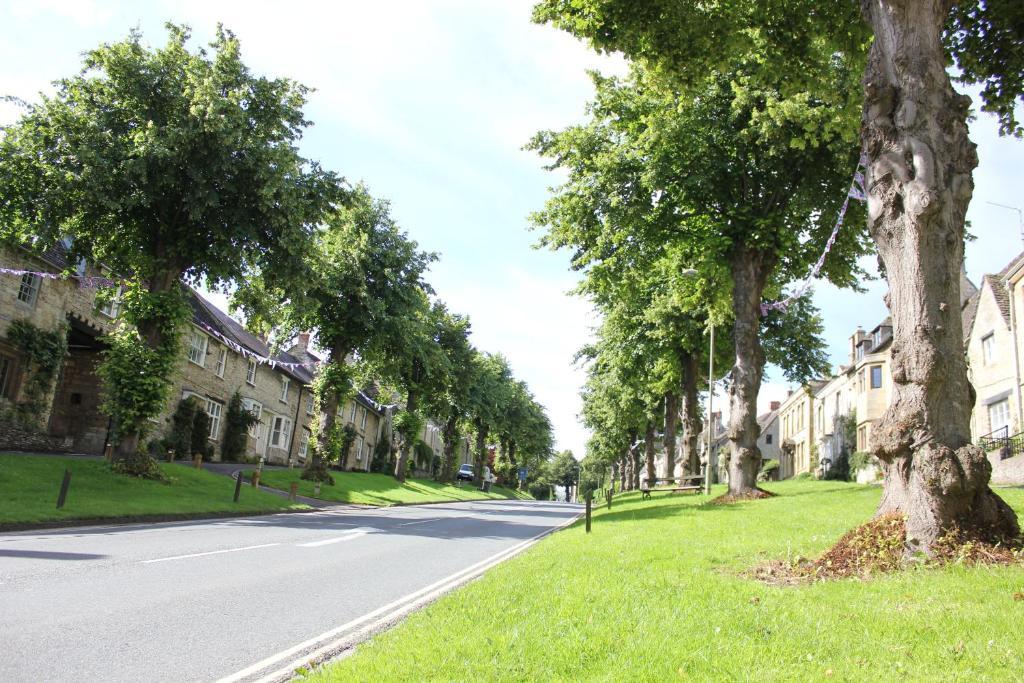 The Golden Pheasant Hotel Burford Extérieur photo