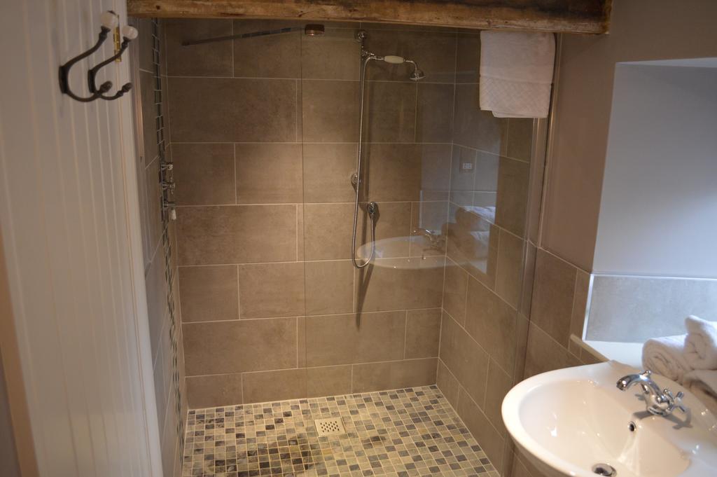 The Golden Pheasant Hotel Burford Extérieur photo