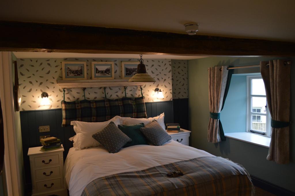 The Golden Pheasant Hotel Burford Extérieur photo