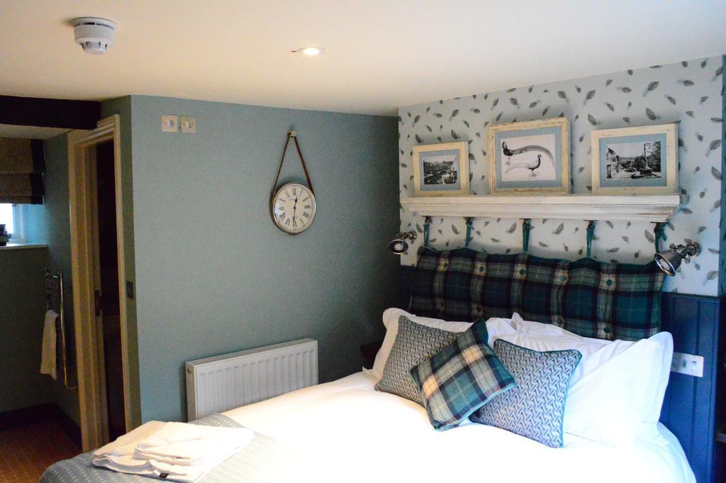 The Golden Pheasant Hotel Burford Extérieur photo