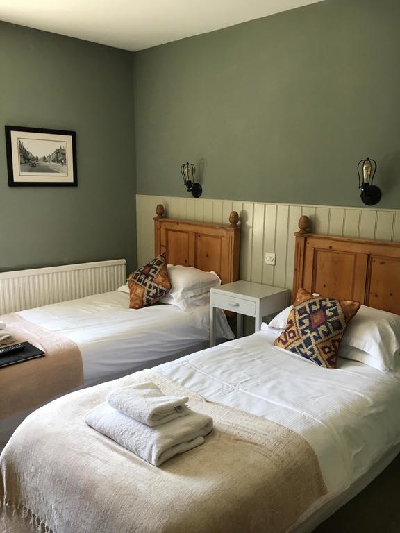 The Golden Pheasant Hotel Burford Extérieur photo